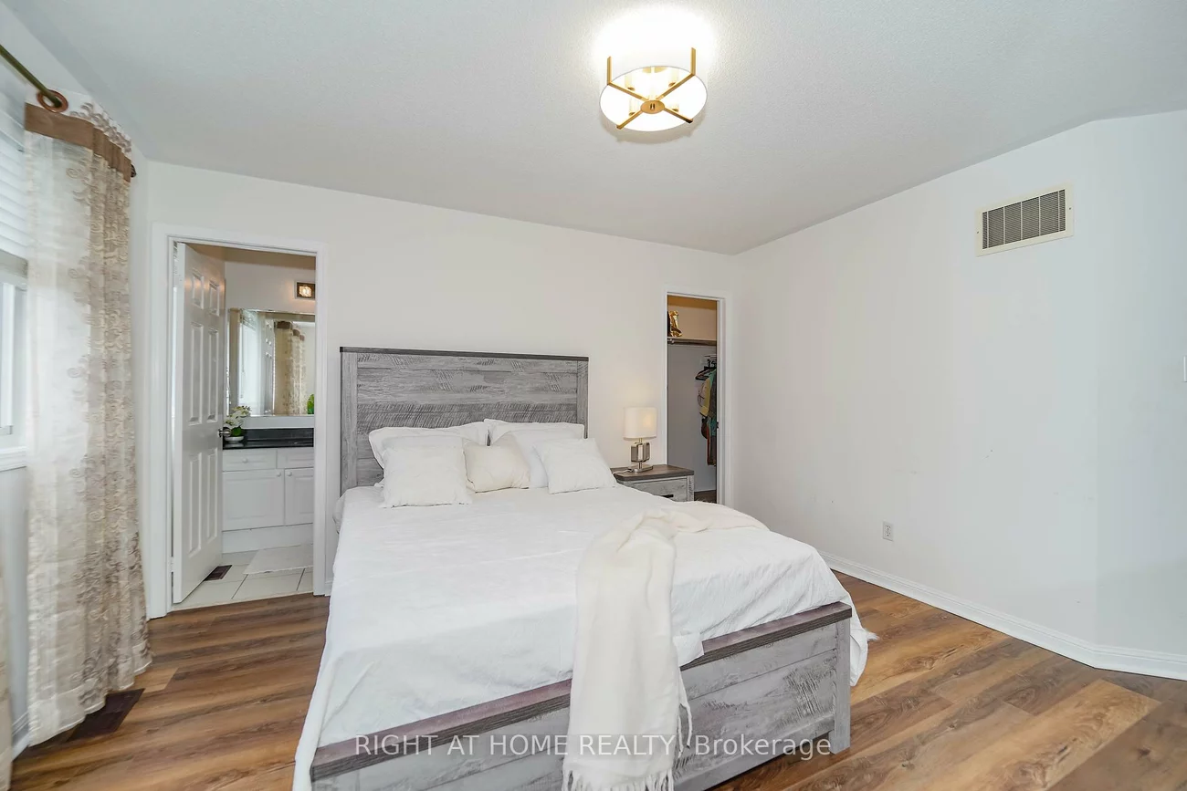 180, Raponi, Rouge E11, Toronto