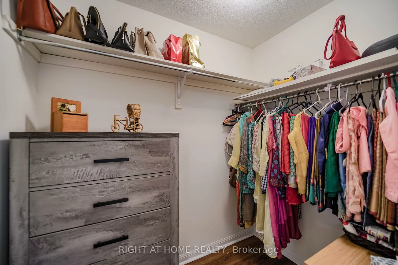180, Raponi, Rouge E11, Toronto