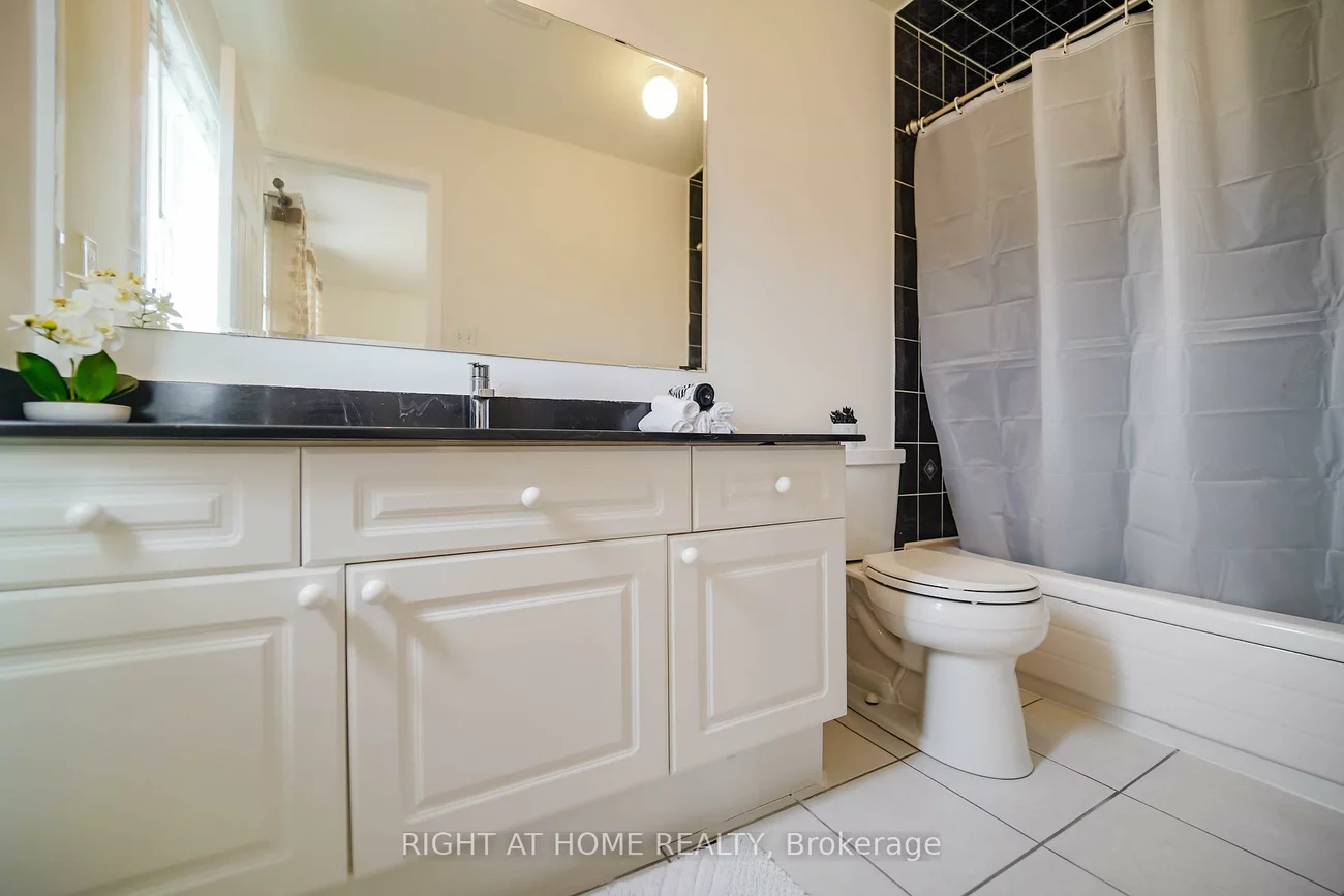 180, Raponi, Rouge E11, Toronto