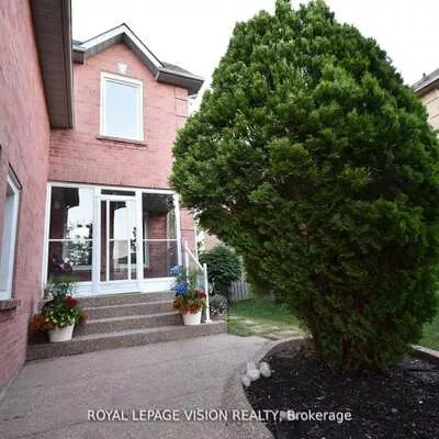 28, Valley Centre, Rouge E11, Toronto