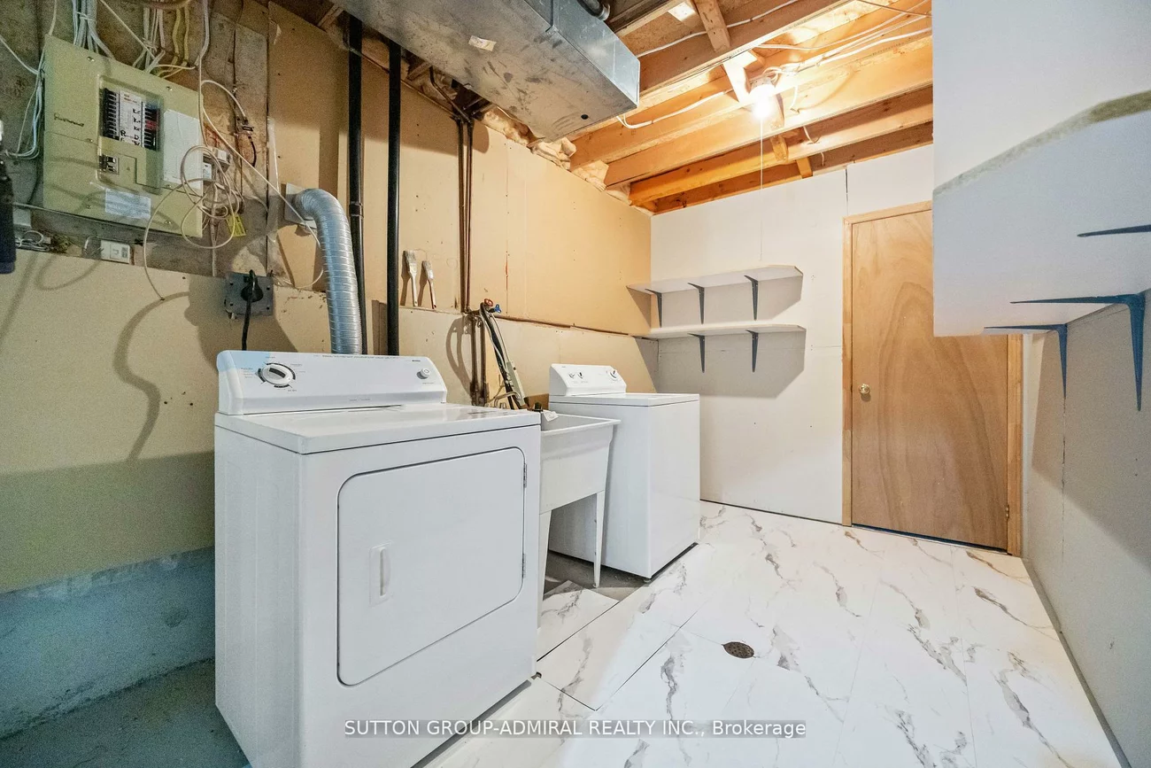 12, Tilburn, Birchcliffe-Cliffside, Toronto