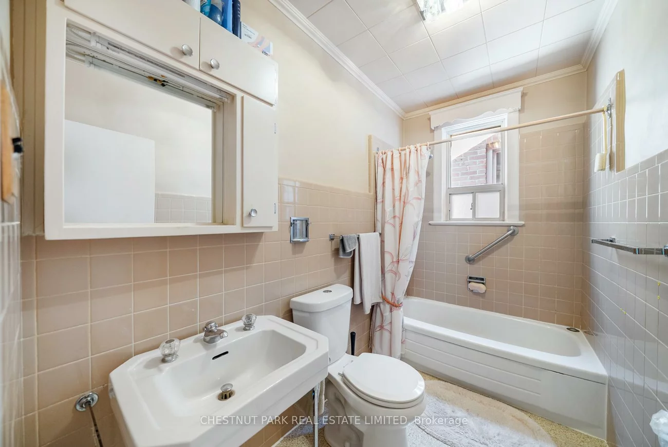 200, Gillard, Greenwood-Coxwell, Toronto