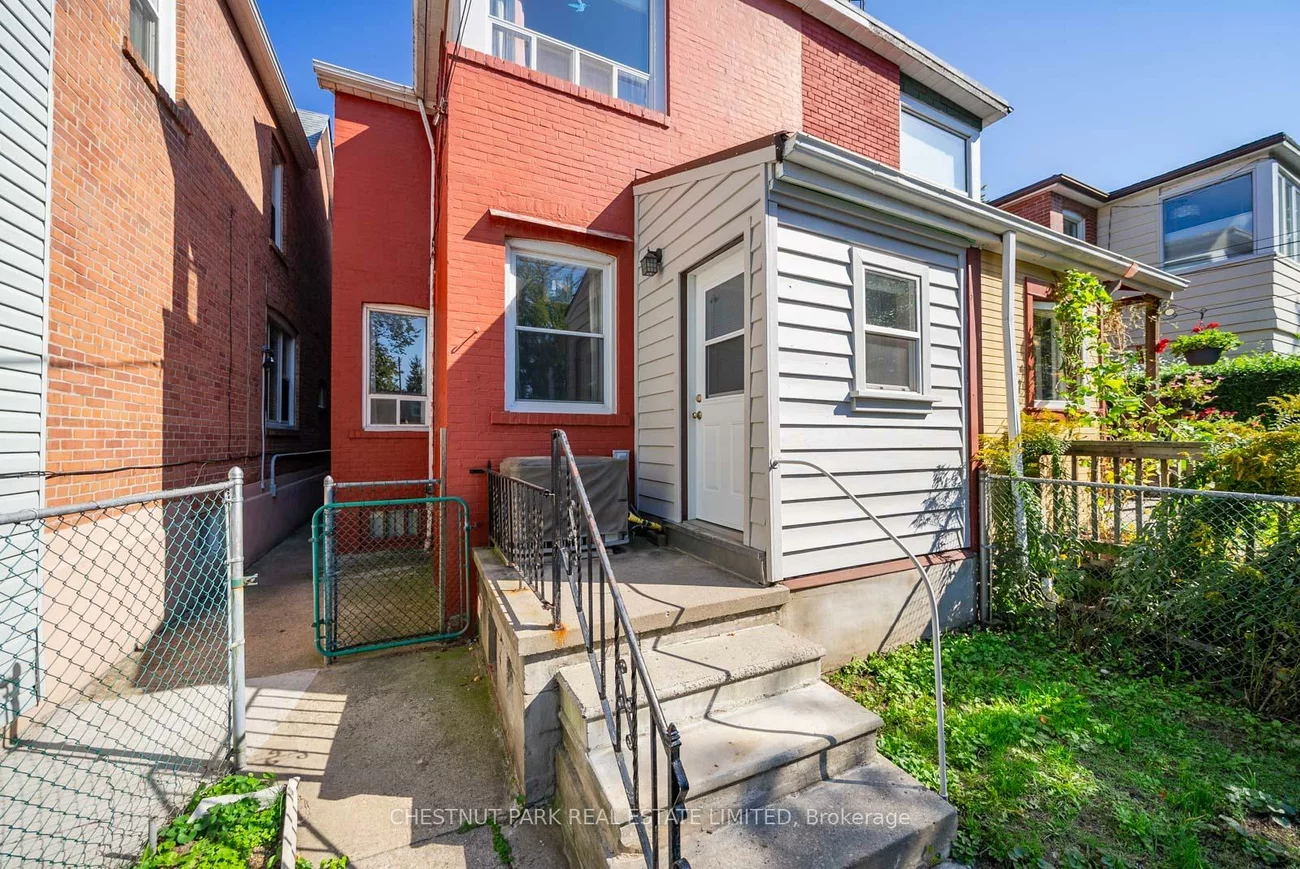 200, Gillard, Greenwood-Coxwell, Toronto
