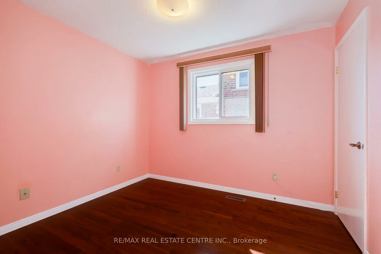 33, Millhouse, Rouge E11, Toronto