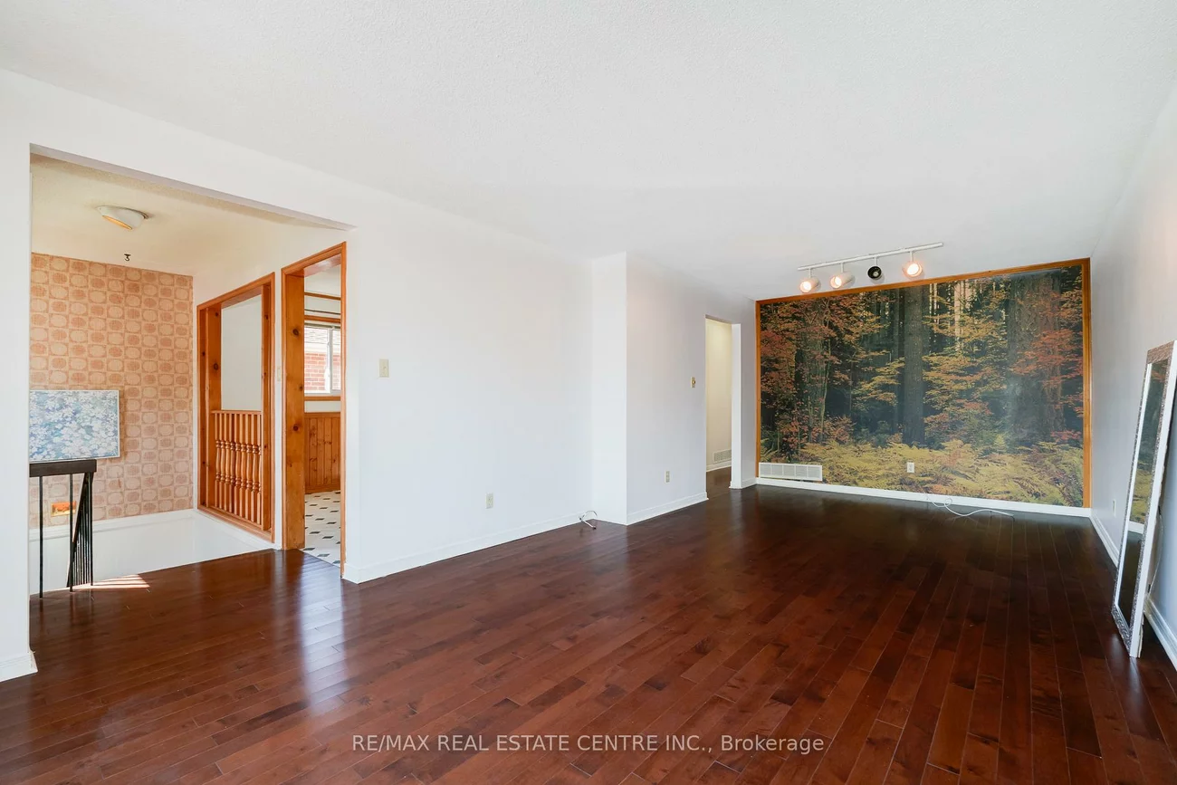 33, Millhouse, Rouge E11, Toronto