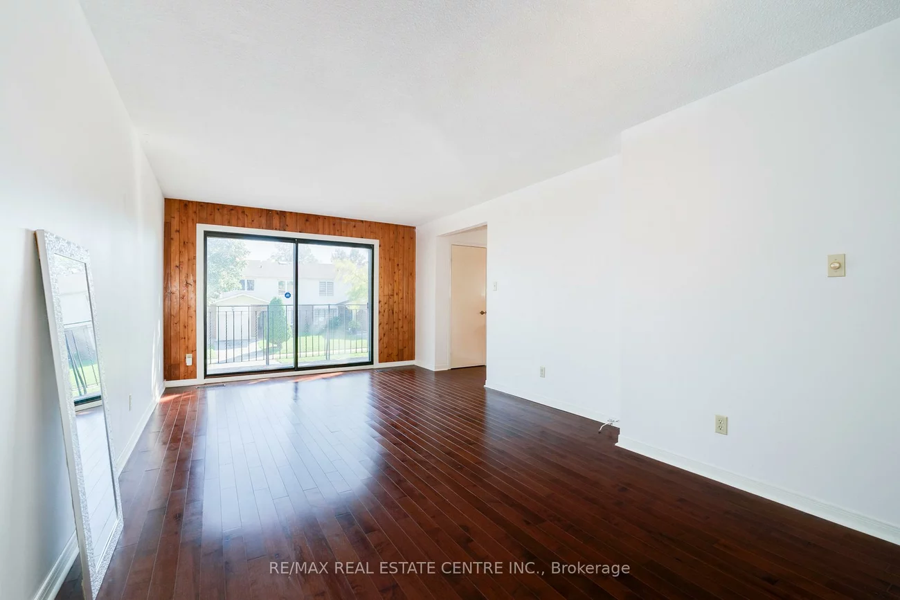 33, Millhouse, Rouge E11, Toronto