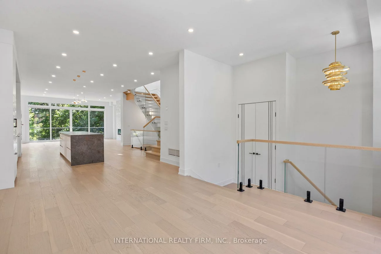 19, Ivy, South Riverdale, Toronto