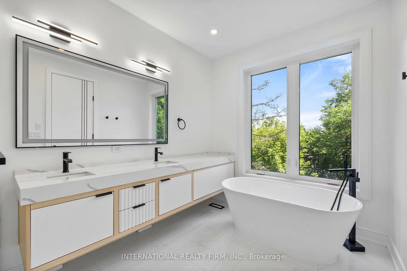 19, Ivy, South Riverdale, Toronto
