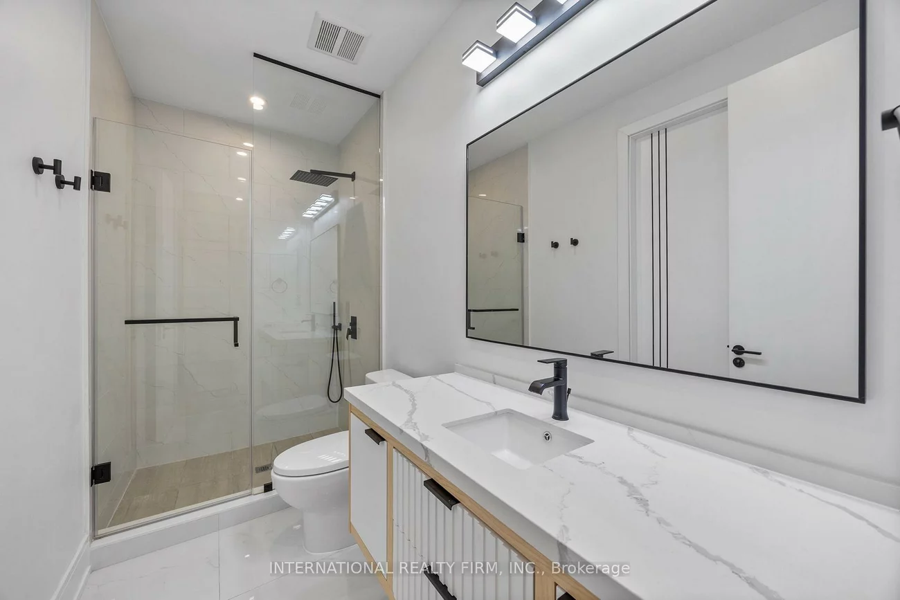 19, Ivy, South Riverdale, Toronto