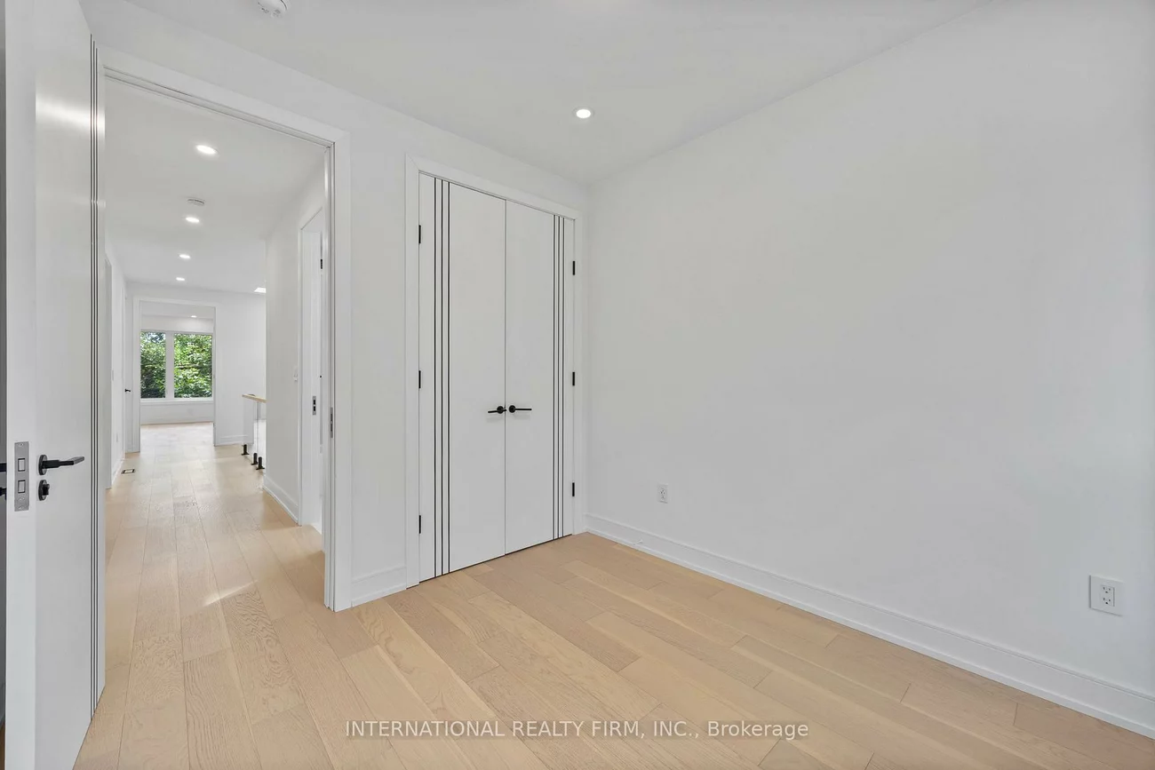 19, Ivy, South Riverdale, Toronto