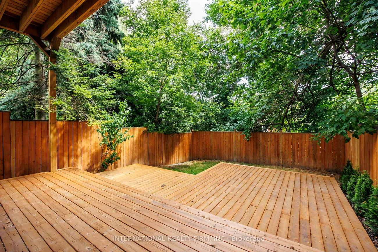 19, Ivy, South Riverdale, Toronto
