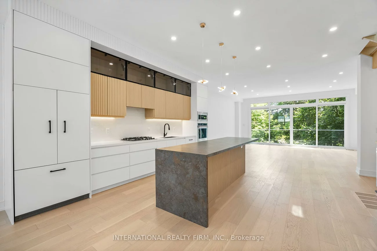 19, Ivy, South Riverdale, Toronto