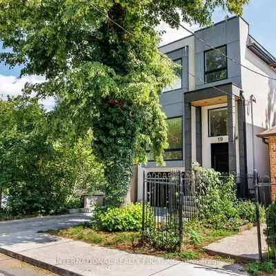 19, Ivy, South Riverdale, Toronto