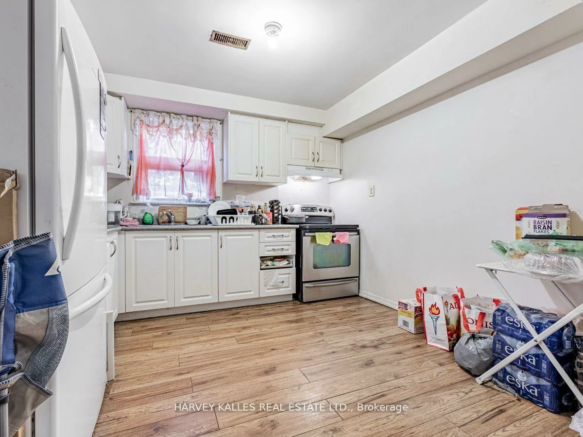 561-563, Danforth, Clairlea-Birchmount, Toronto