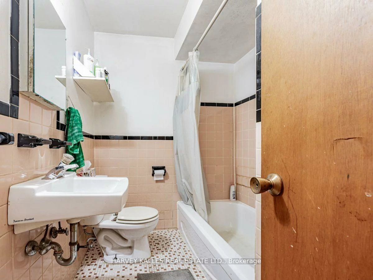 561-563, Danforth, Clairlea-Birchmount, Toronto