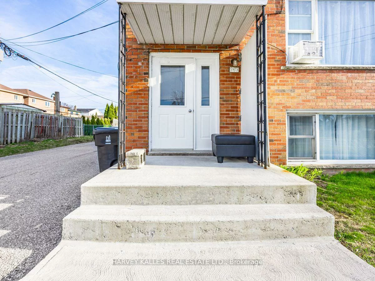 561-563, Danforth, Clairlea-Birchmount, Toronto
