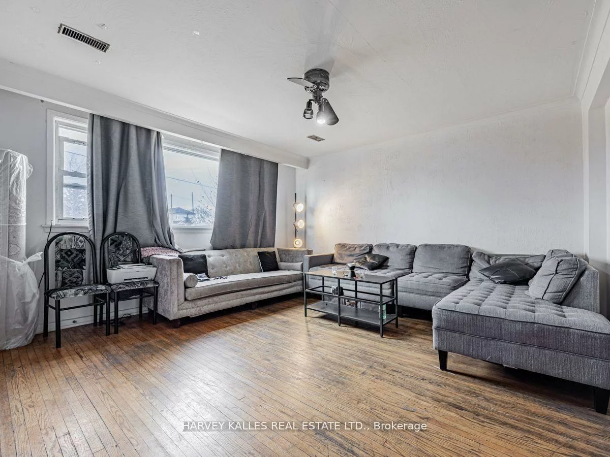 561-563, Danforth, Clairlea-Birchmount, Toronto