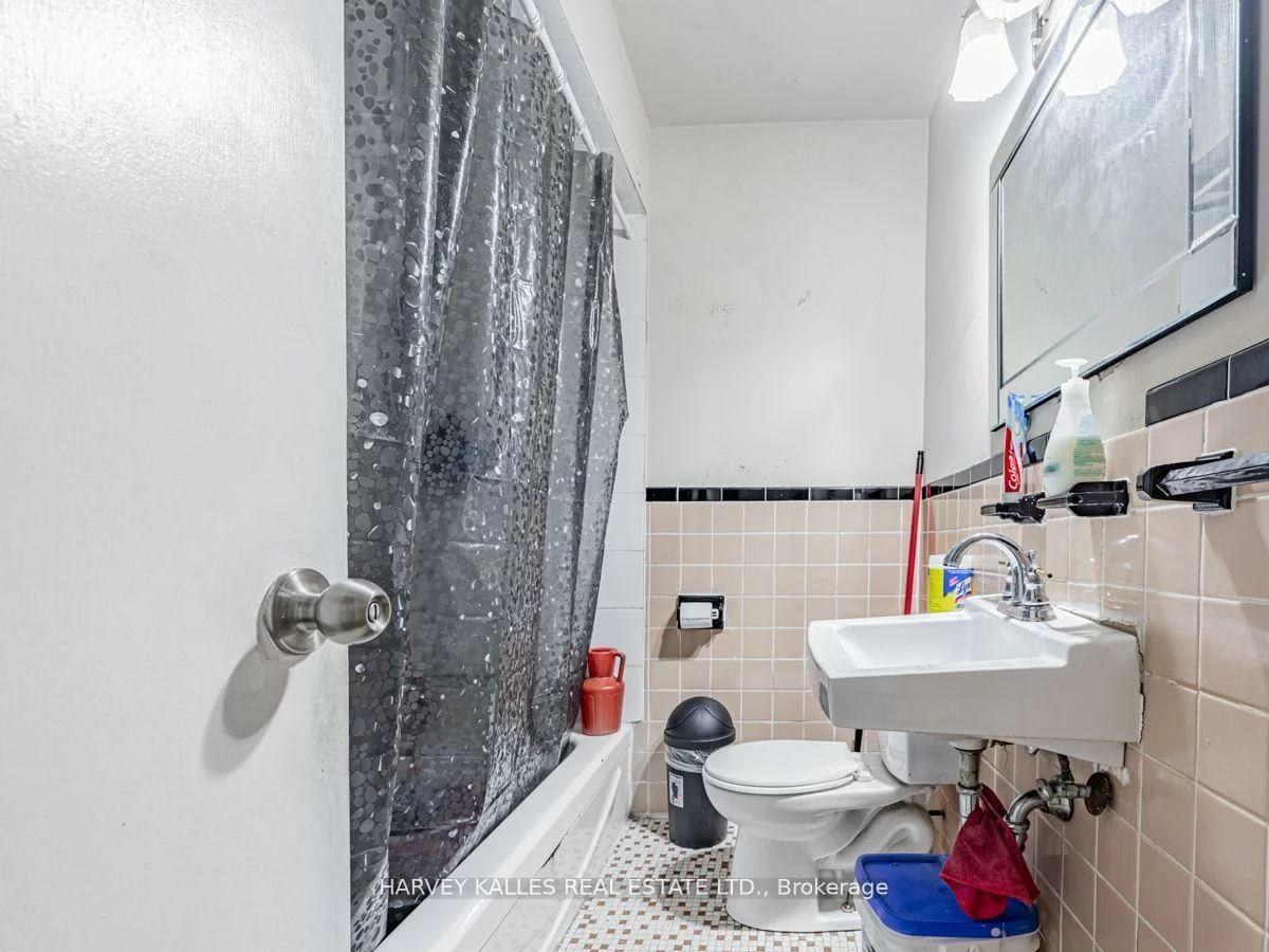 561-563, Danforth, Clairlea-Birchmount, Toronto