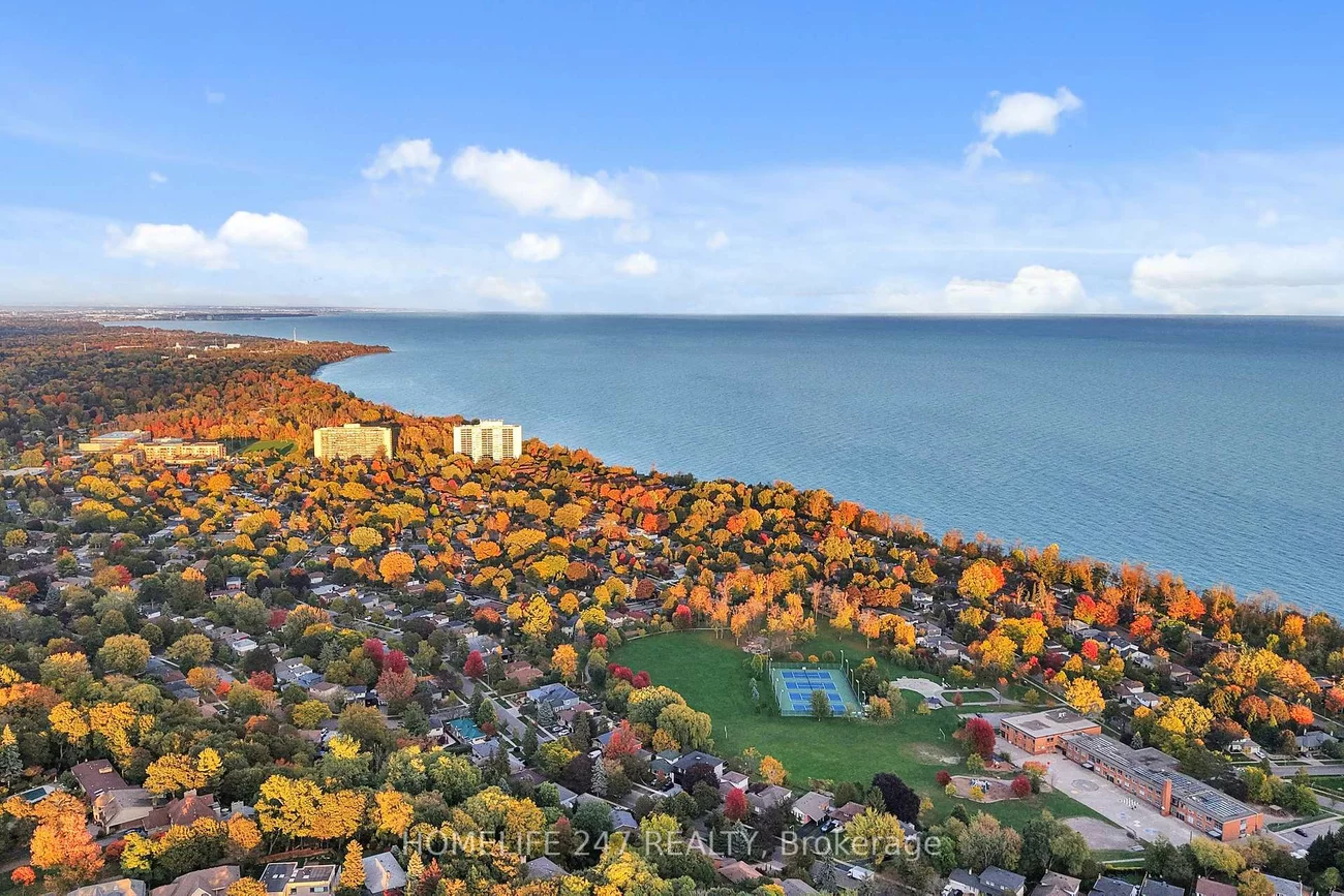 126, Conn Smythe, Scarborough Village, Toronto