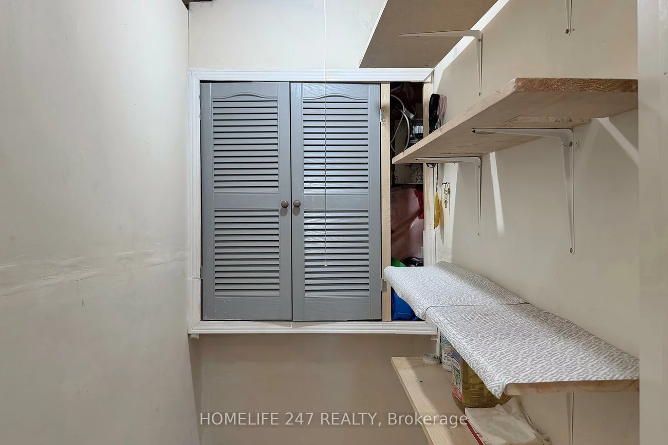 126, Conn Smythe, Scarborough Village, Toronto