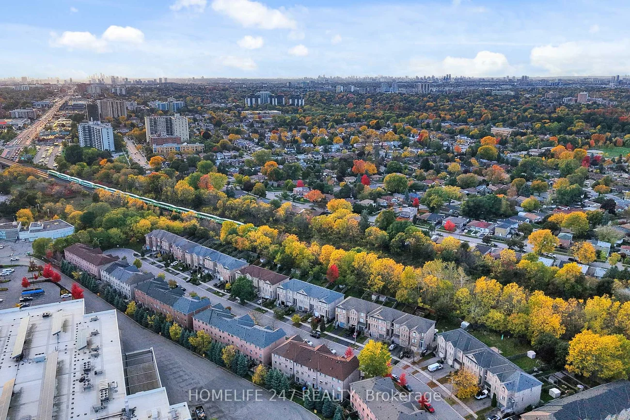 126, Conn Smythe, Scarborough Village, Toronto