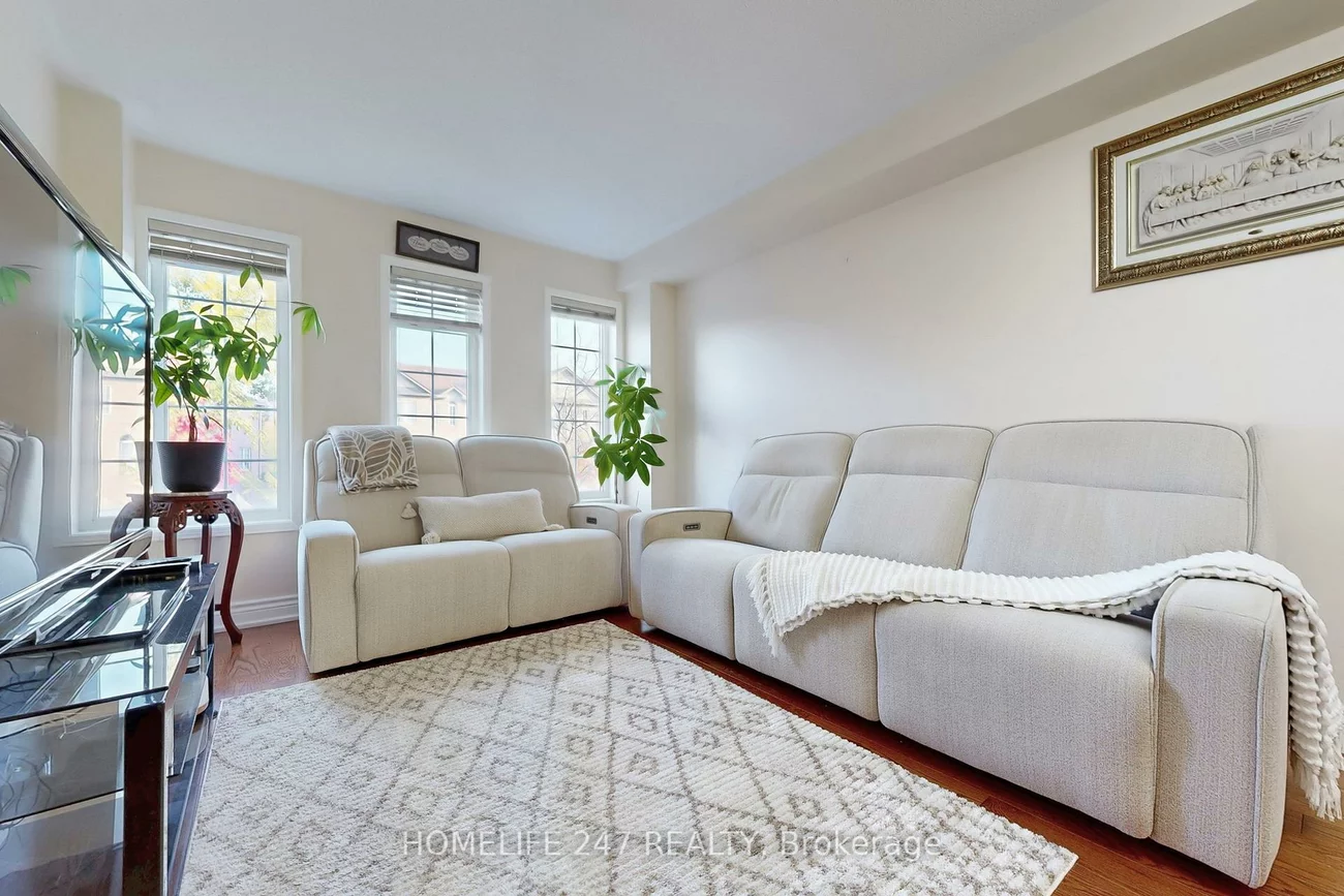 126, Conn Smythe, Scarborough Village, Toronto