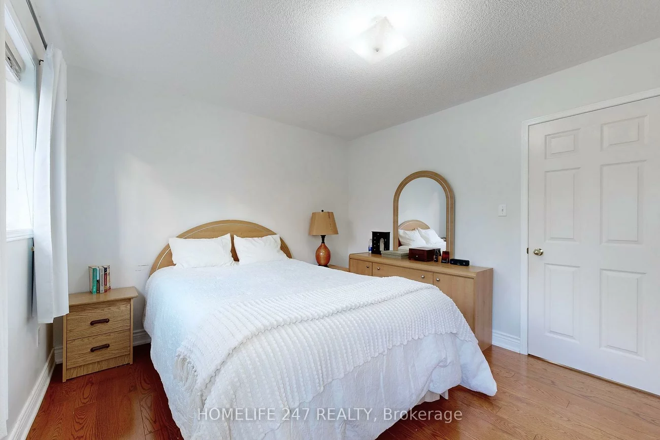 126, Conn Smythe, Scarborough Village, Toronto