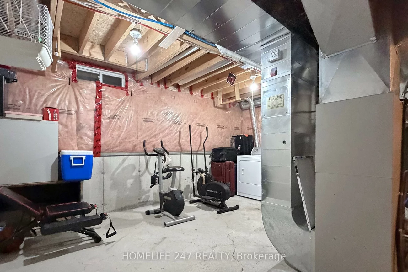 126, Conn Smythe, Scarborough Village, Toronto