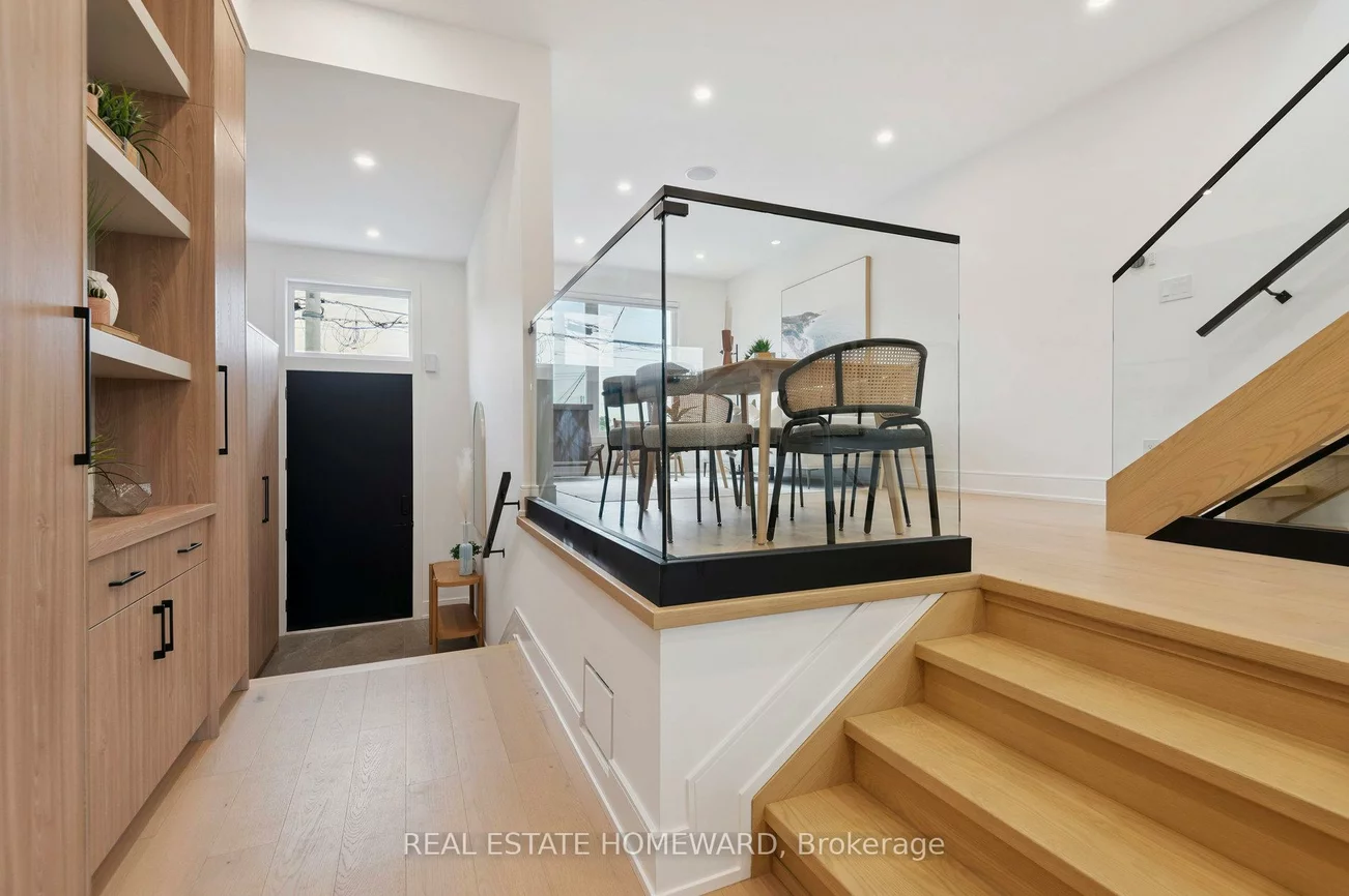 32, Westlake, Woodbine-Lumsden, Toronto