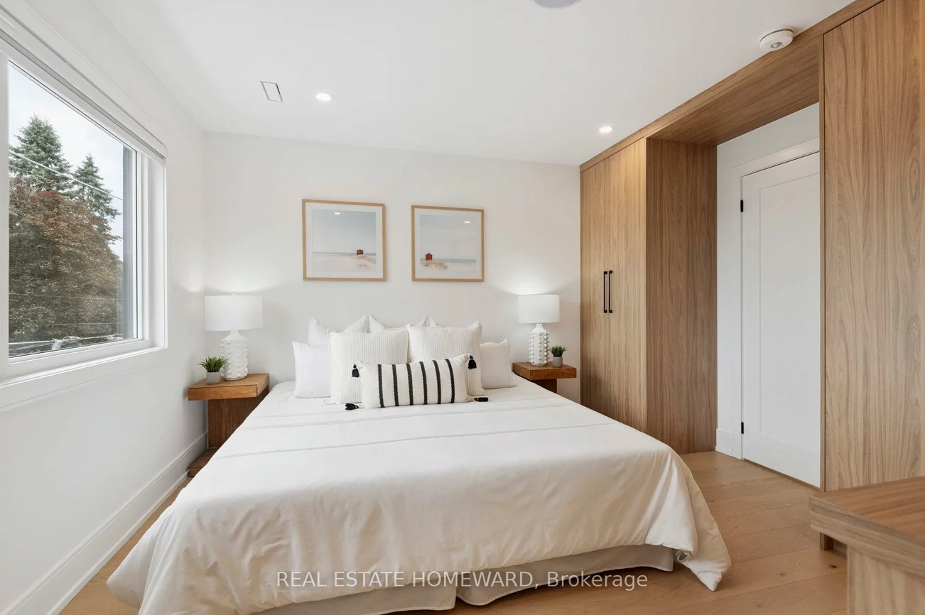 32, Westlake, Woodbine-Lumsden, Toronto