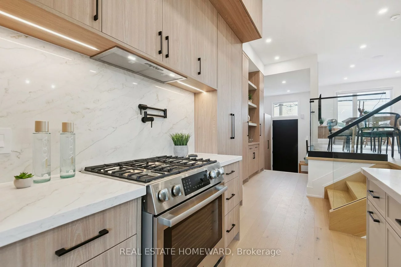 32, Westlake, Woodbine-Lumsden, Toronto