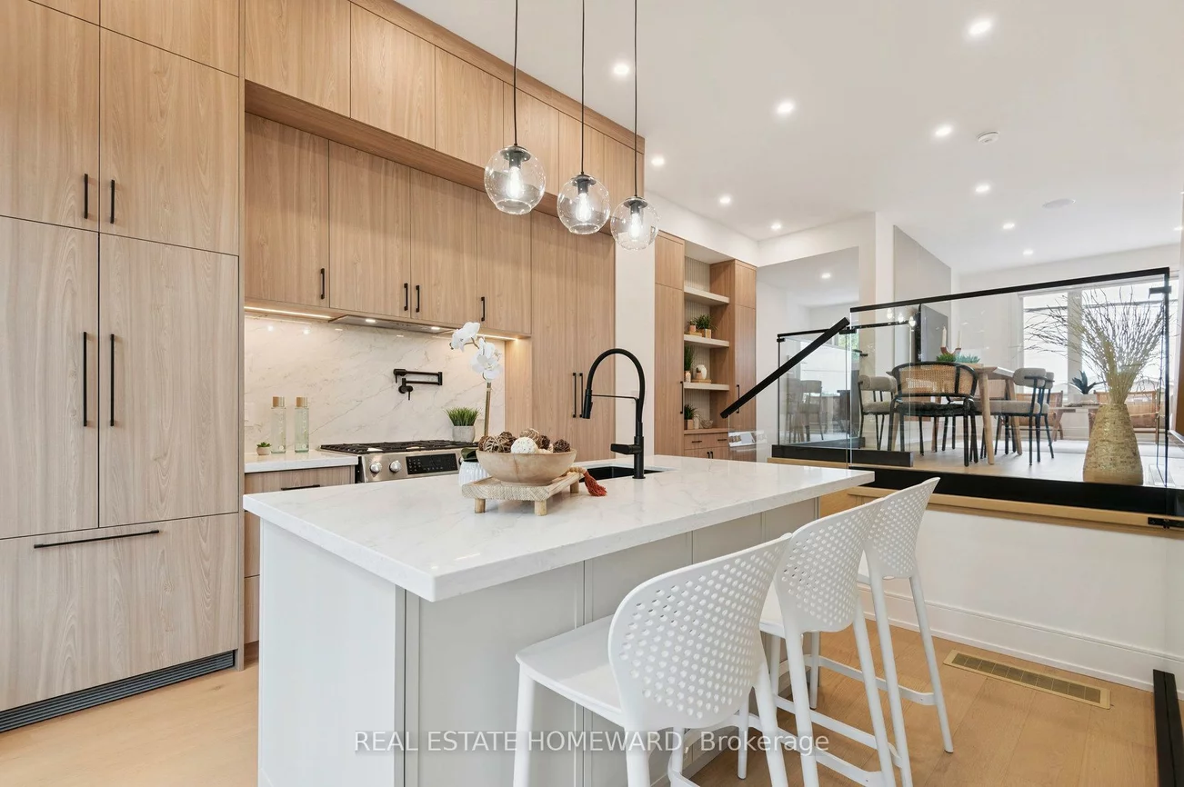 32, Westlake, Woodbine-Lumsden, Toronto