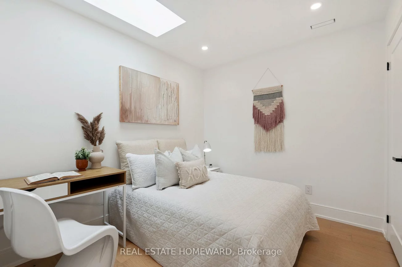 32, Westlake, Woodbine-Lumsden, Toronto