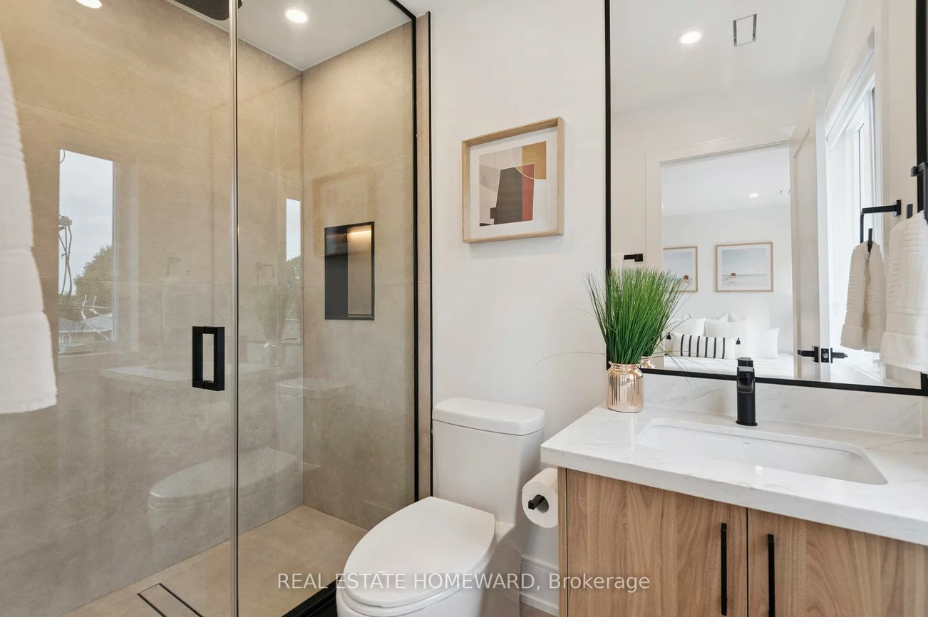 32, Westlake, Woodbine-Lumsden, Toronto