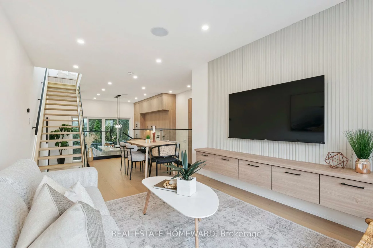 32, Westlake, Woodbine-Lumsden, Toronto