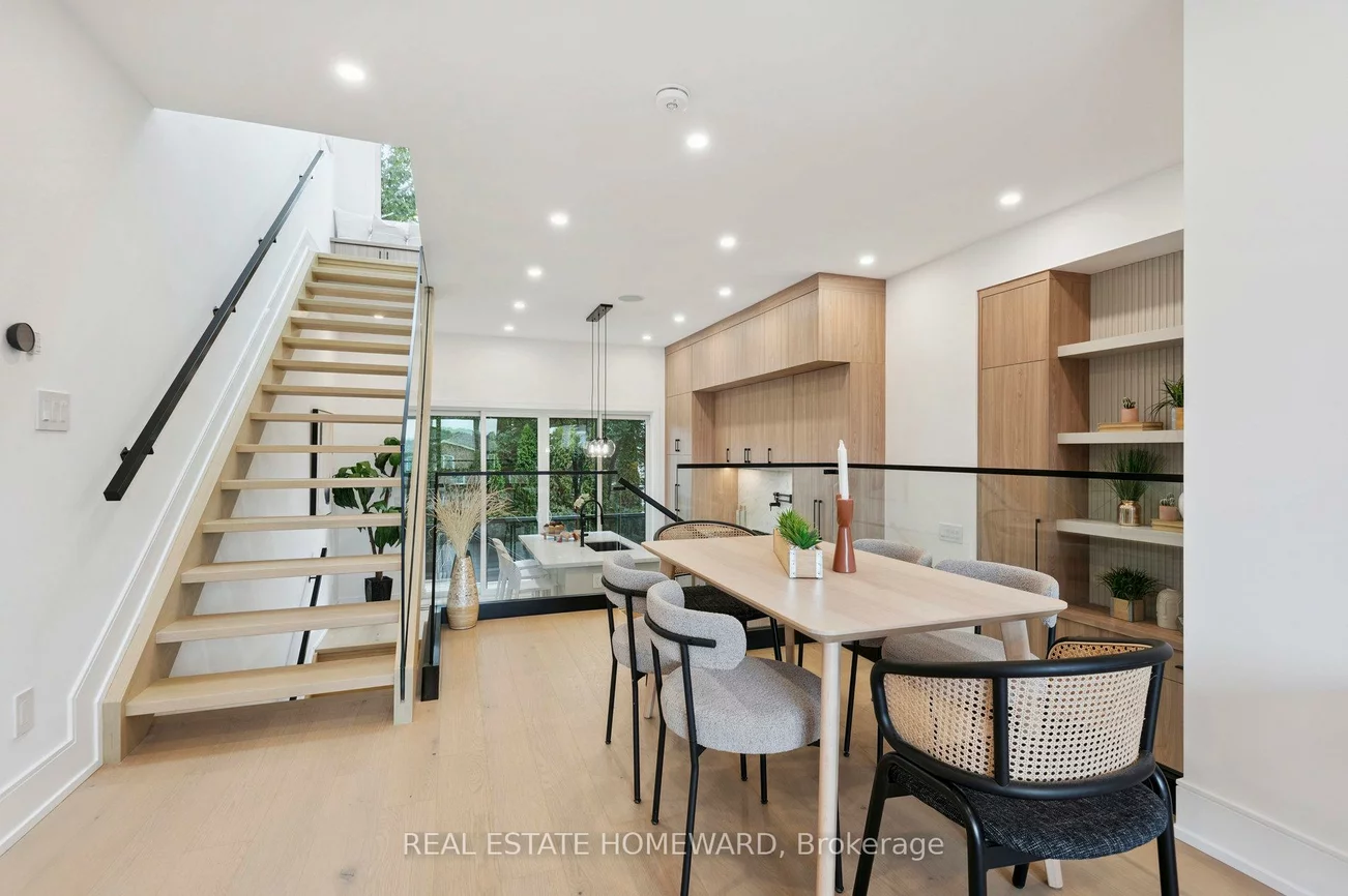 32, Westlake, Woodbine-Lumsden, Toronto