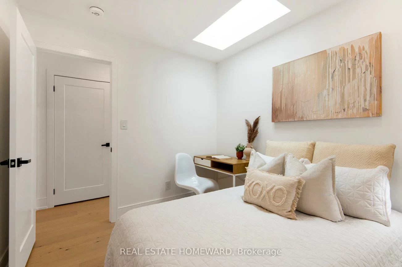 32, Westlake, Woodbine-Lumsden, Toronto