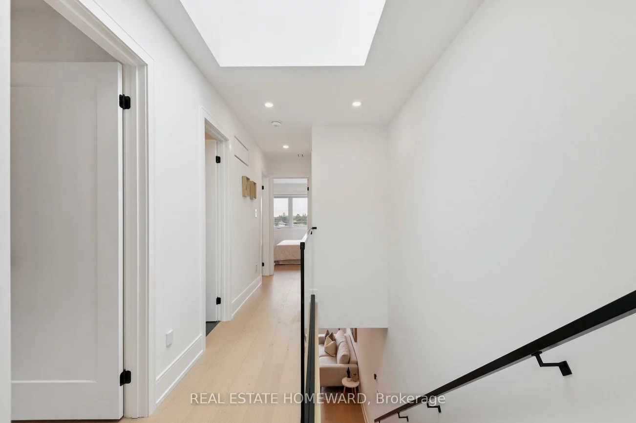 32, Westlake, Woodbine-Lumsden, Toronto