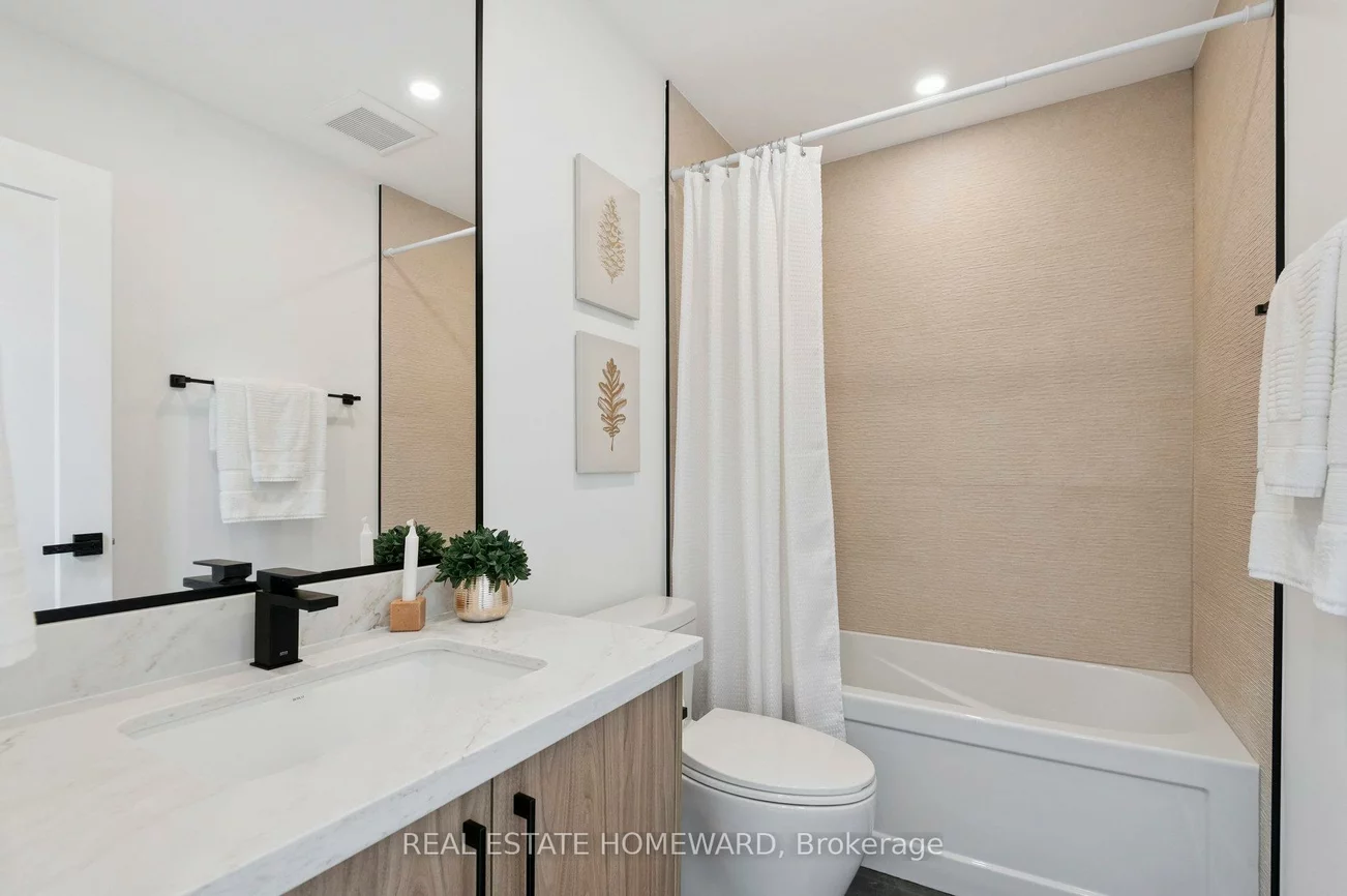 32, Westlake, Woodbine-Lumsden, Toronto