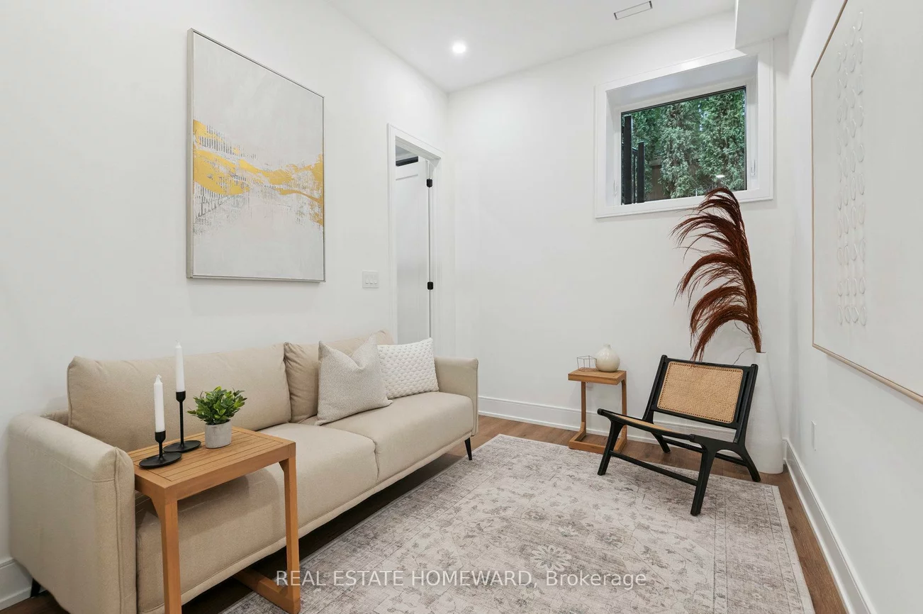 32, Westlake, Woodbine-Lumsden, Toronto