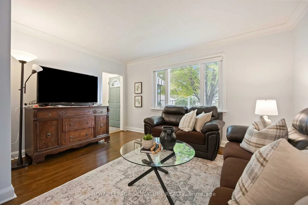 101, Sharpe, Birchcliffe-Cliffside, Toronto