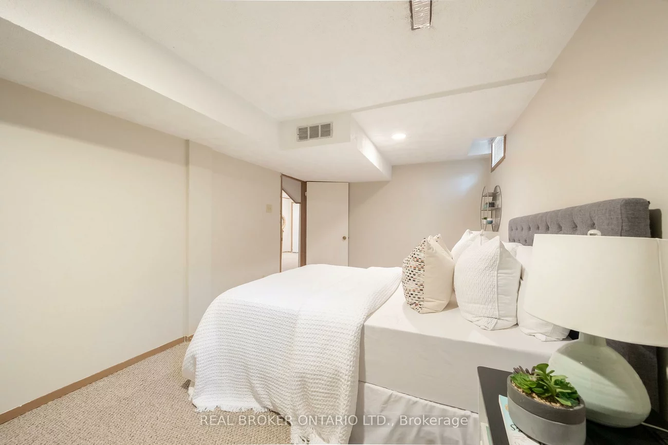 11, Blue Lagoon, Eglinton East, Toronto