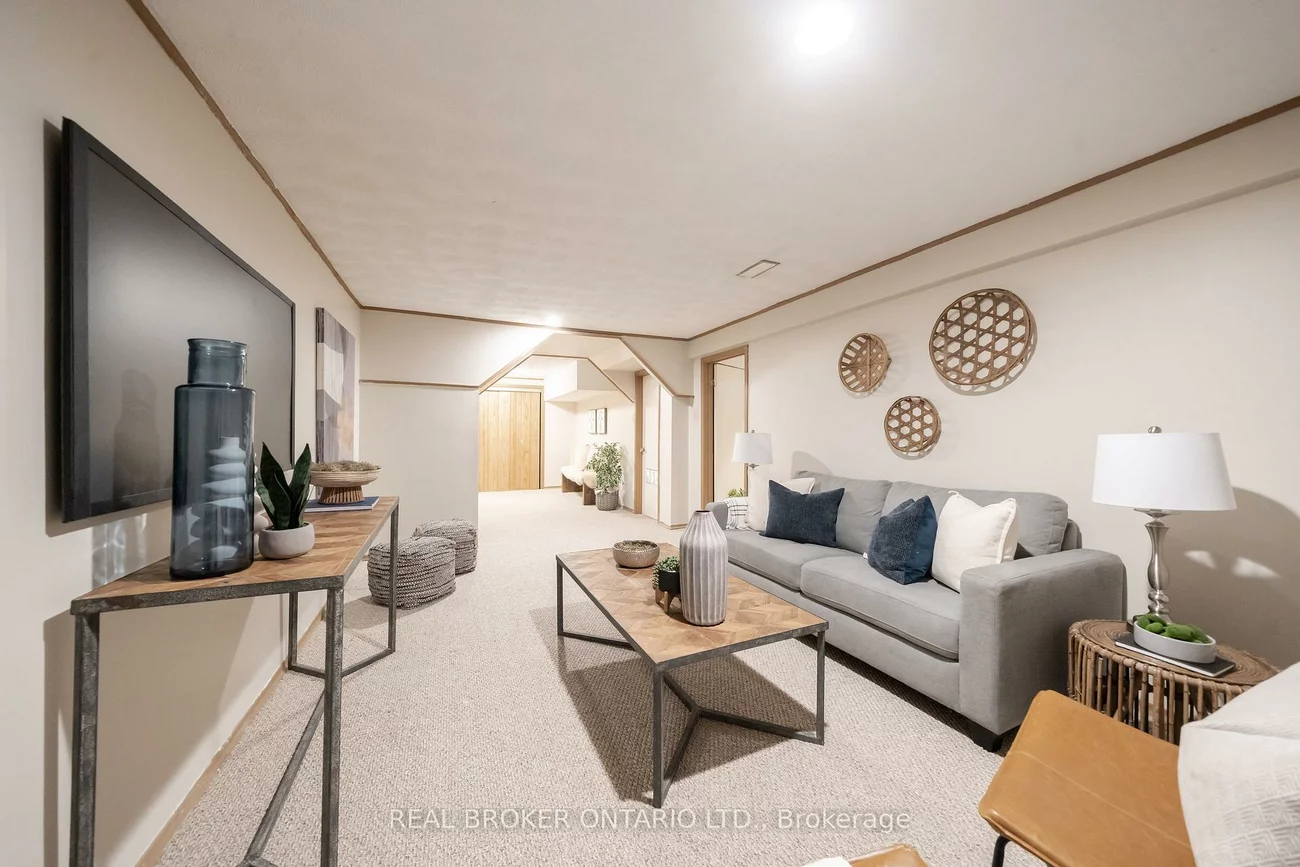 11, Blue Lagoon, Eglinton East, Toronto