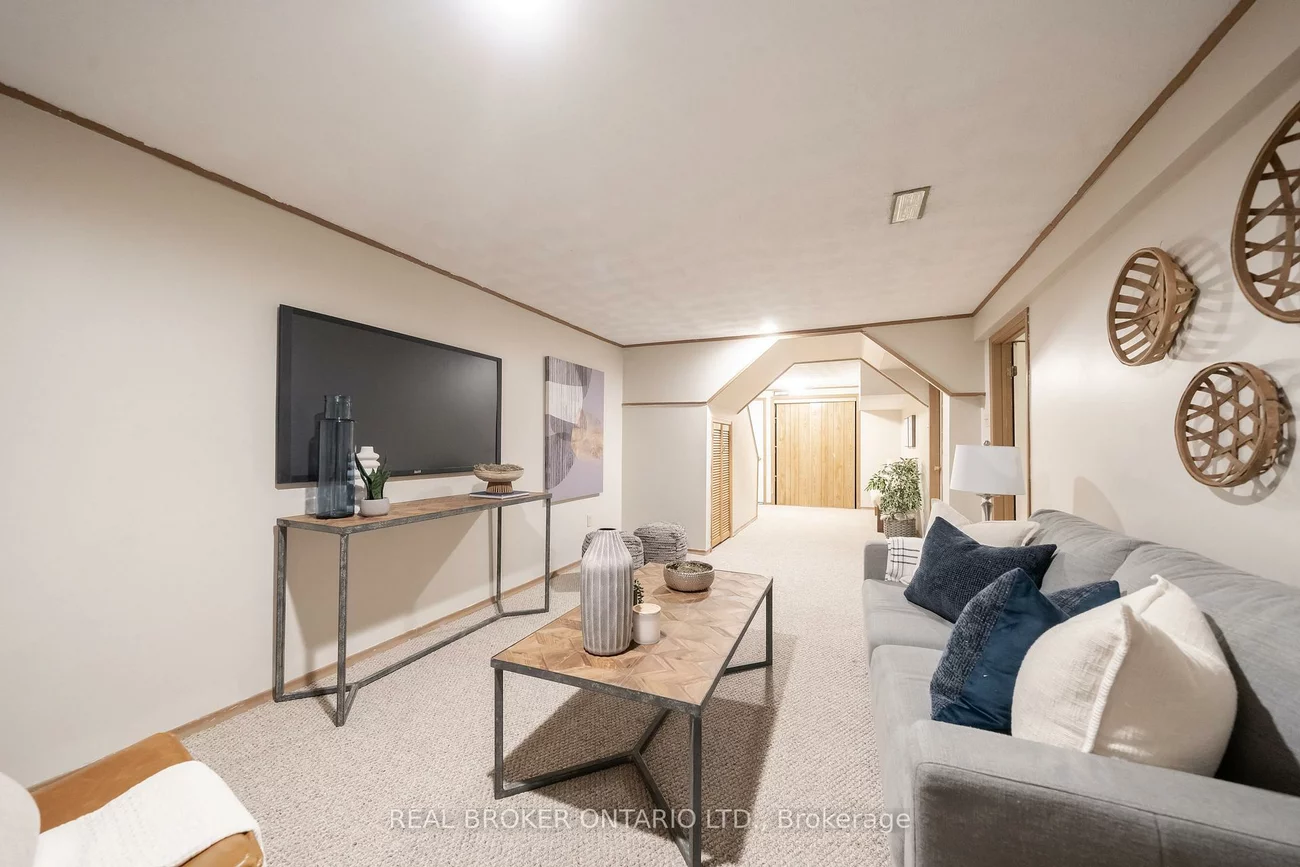 11, Blue Lagoon, Eglinton East, Toronto