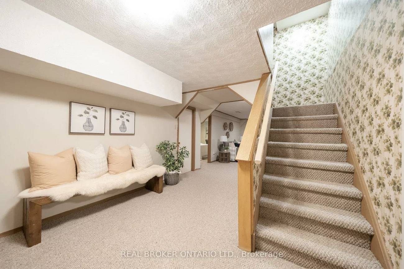 11, Blue Lagoon, Eglinton East, Toronto