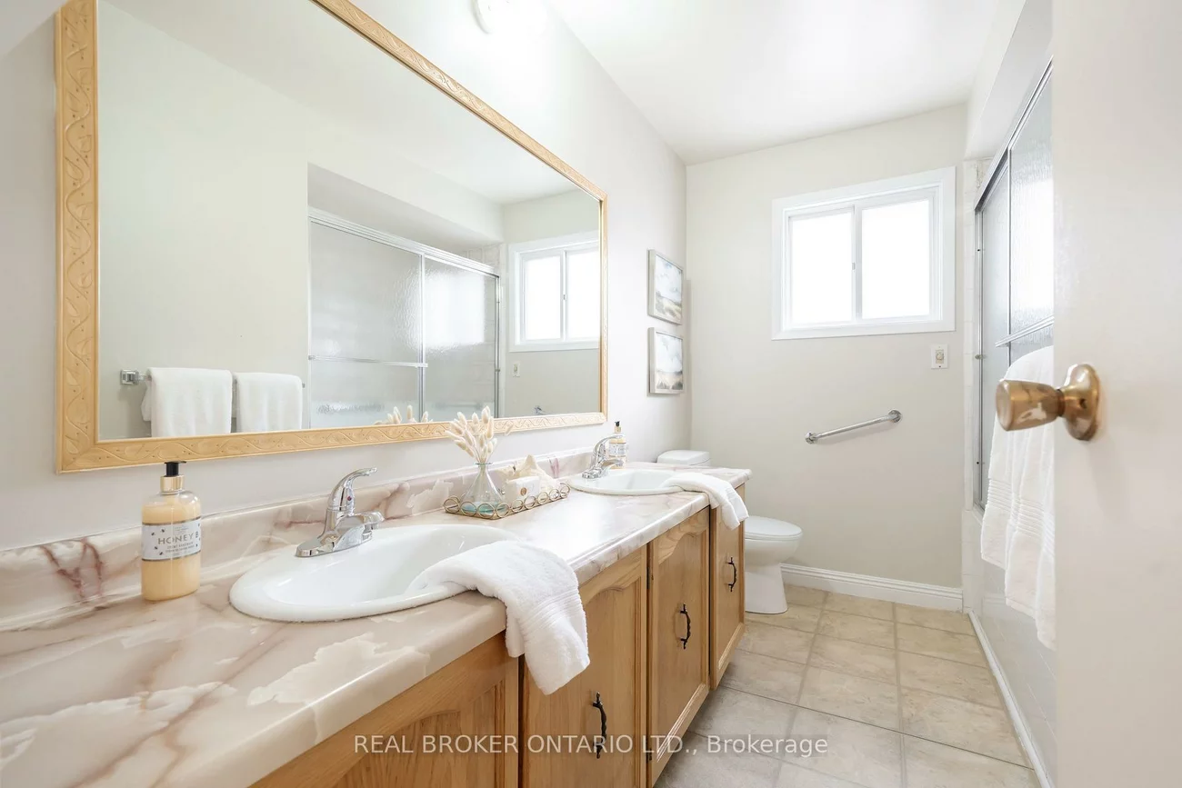 11, Blue Lagoon, Eglinton East, Toronto