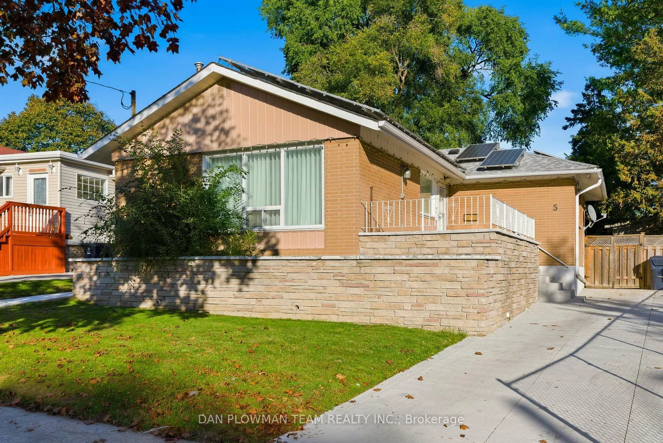 5, Lakeland, Woburn, Toronto