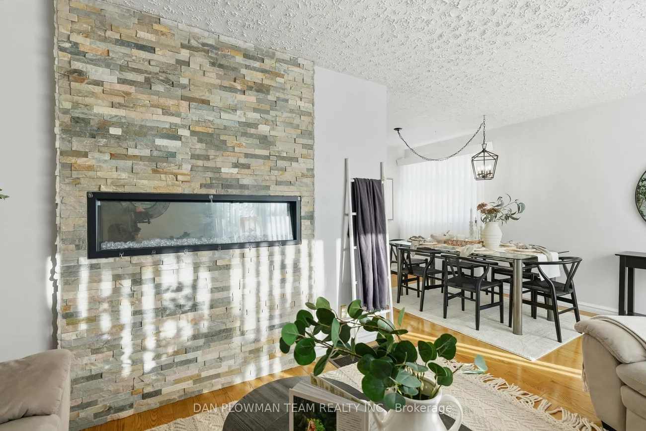 5, Lakeland, Woburn, Toronto