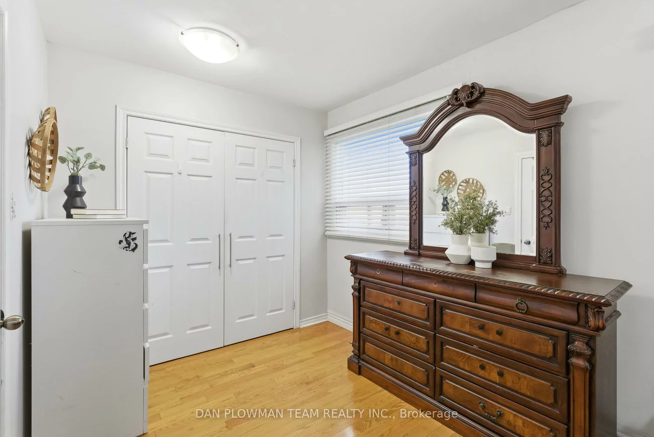 5, Lakeland, Woburn, Toronto