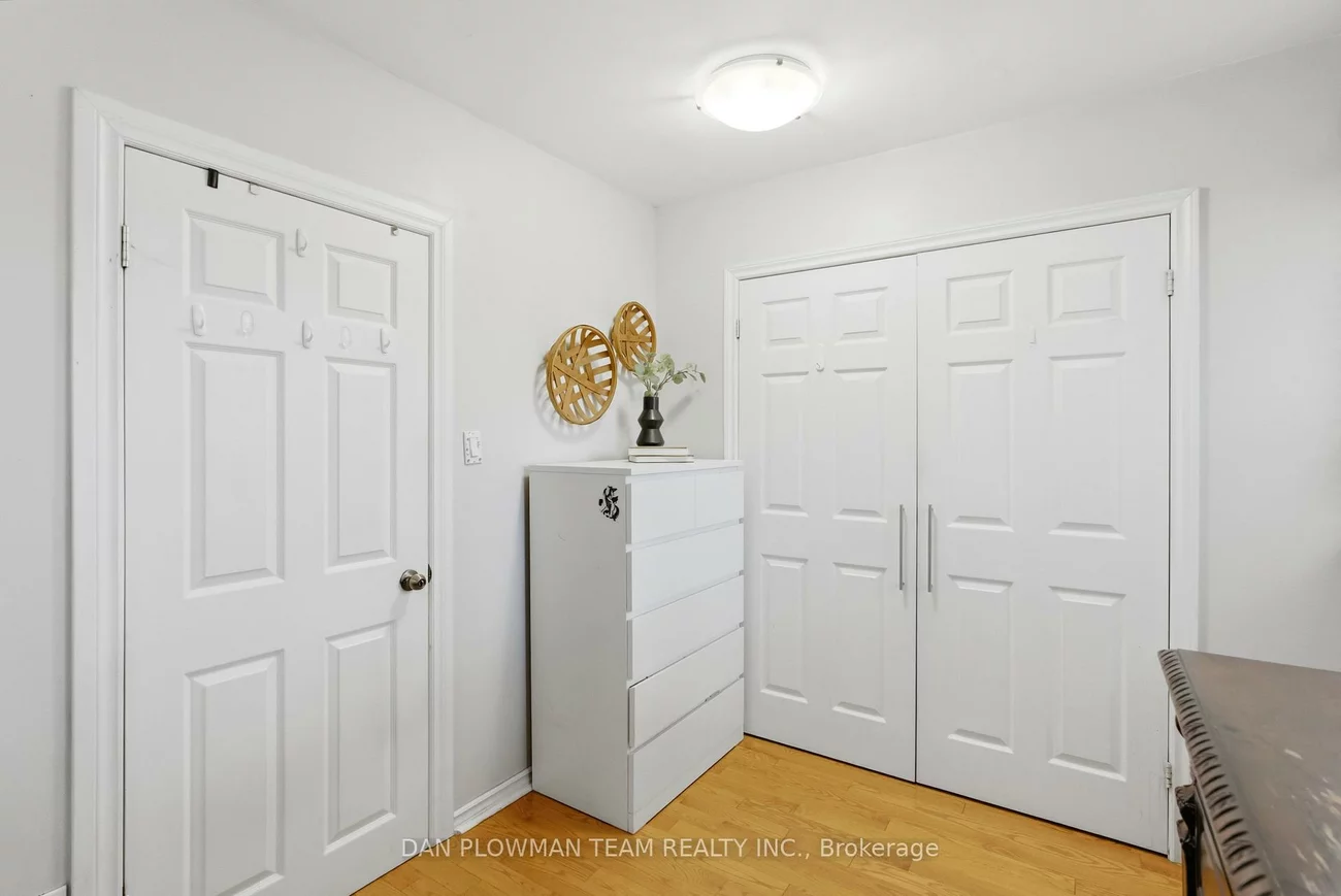 5, Lakeland, Woburn, Toronto